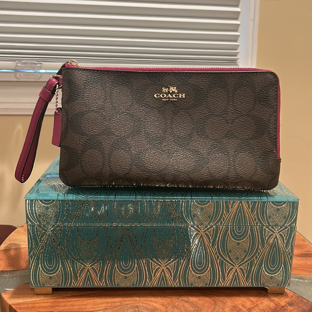 Authentic coach wristlet 8 inch by 5 inch pink trim
